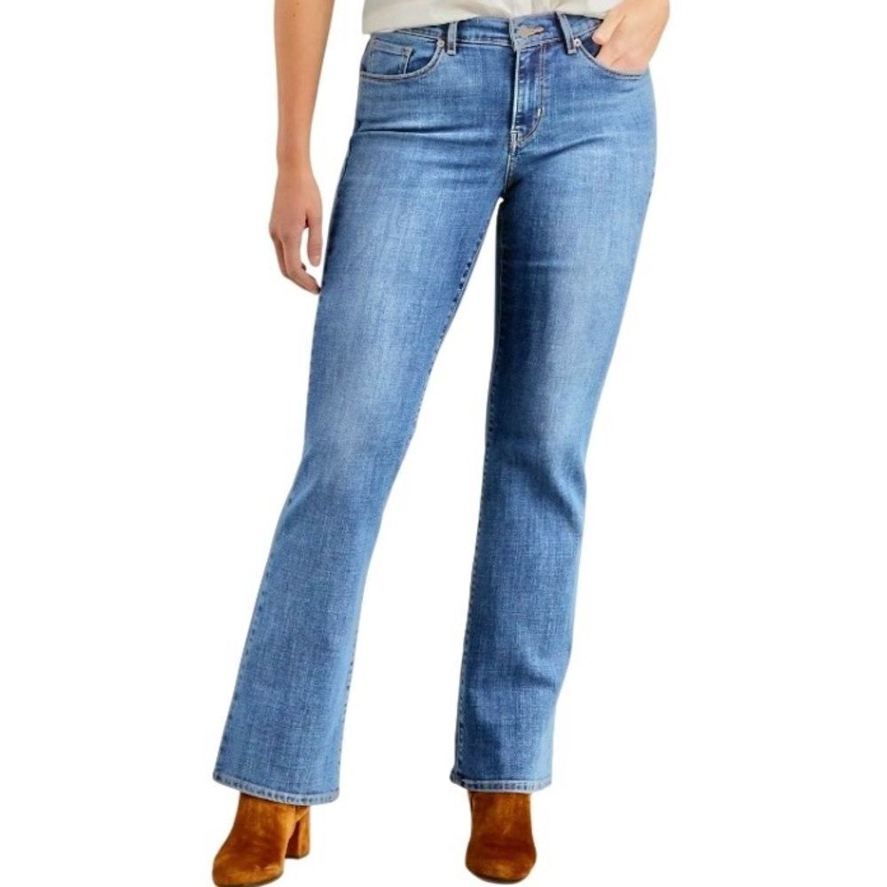 Levi’s 515 Bootcut Jeans in Light Blue Wash Women’s 14